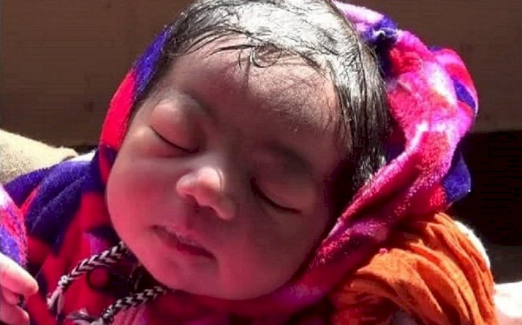 শিশুর পিতৃত্বের দাবি নিয়ে হাসপাতালে হাজির তিন যুবক।