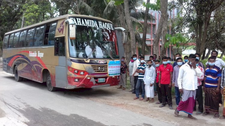 কুড়িগ্রাম থেকে ধান কাটতে ছুটছে শ্রমিক