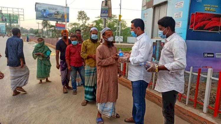 দিন খেটে খাওয়া মানুষের পাশে ইফতার নিয়ে রংপুর জেলা ছাত্রলীগ