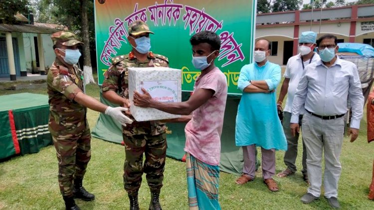 দিনাজপুরে সেনাবাহিনীর মানবিক খাদ্য সামগ্রী  প্রদান