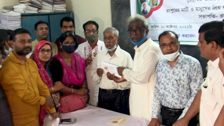 পূজা মন্ডপ কমিটিকে আর্থিক সহায়তা দিলো আঃলীগ নেতা সফি